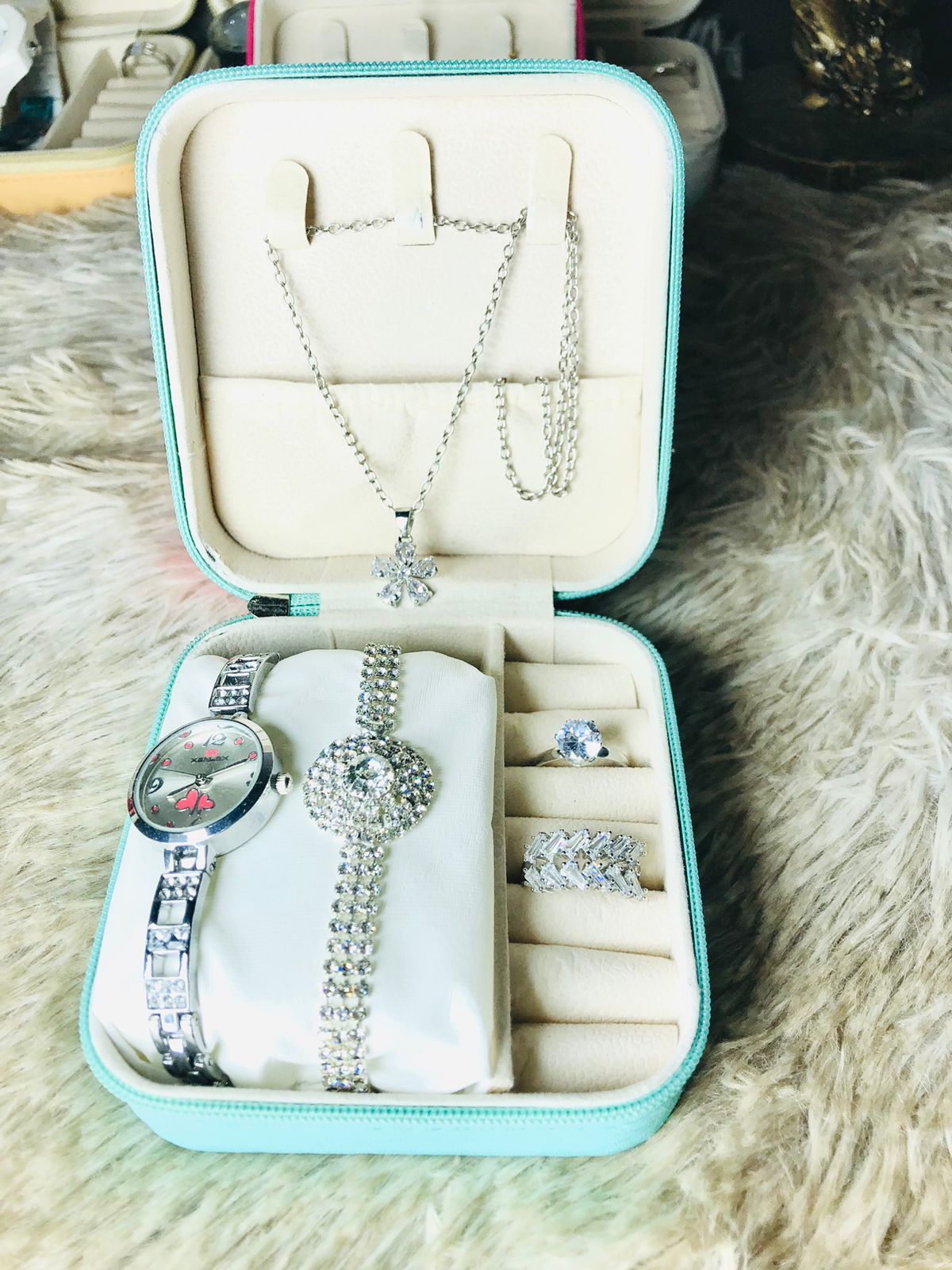 WHITE JEWLERY GIFT BOX